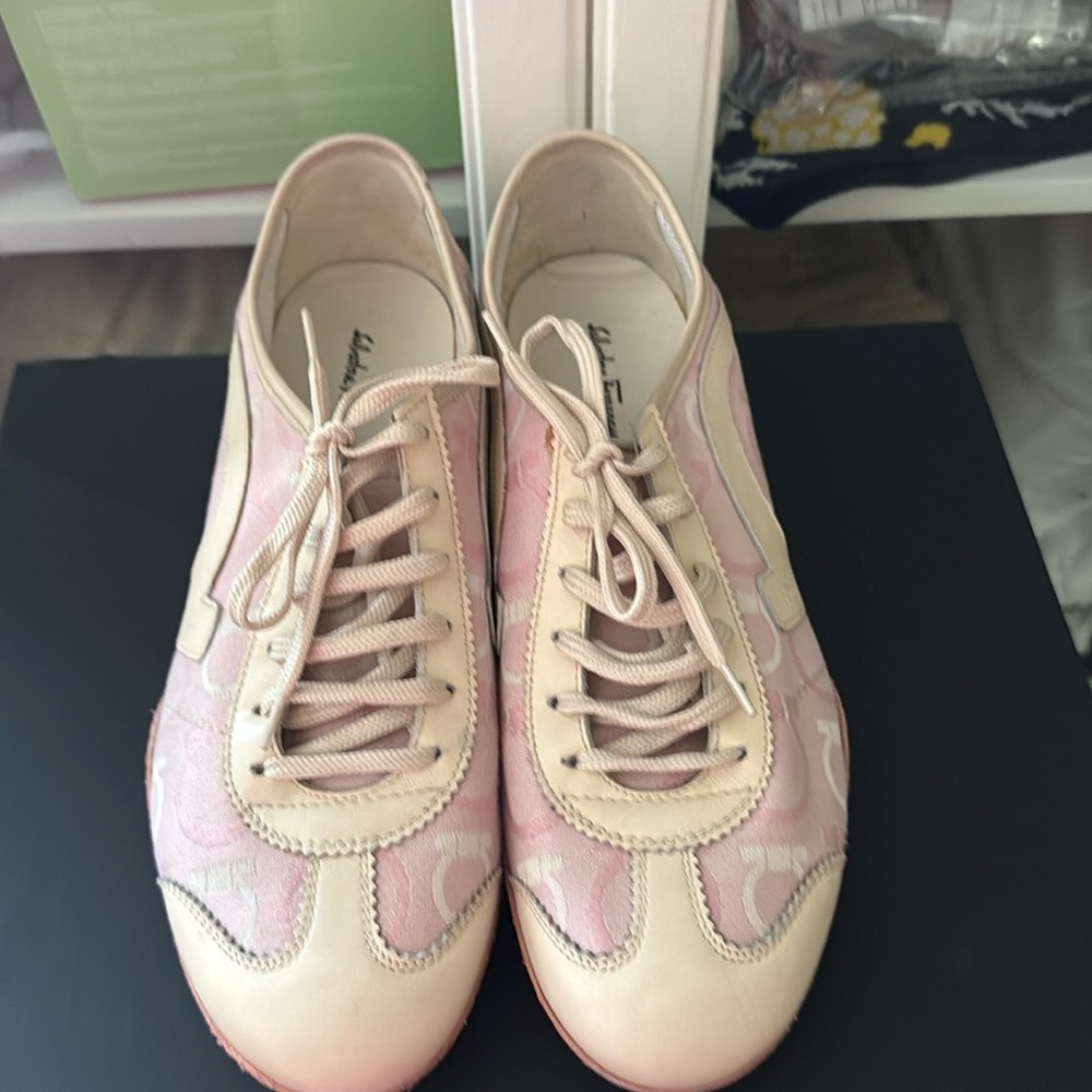 SALVATORE Ferragamo PINK AND WHITE FLAT SNEAKER SHOES by: Salvatore Ferragamo
